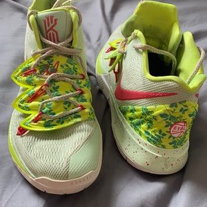NIKE KYRIE 5 EYBL